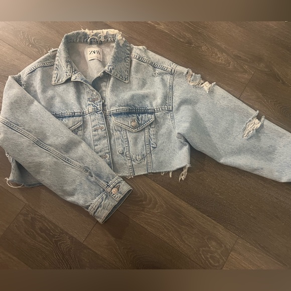 Oversized Cropped Denim Jacket - Picture 4 of 4